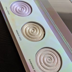 BNIB - Life Glows On! Illuminator Palette